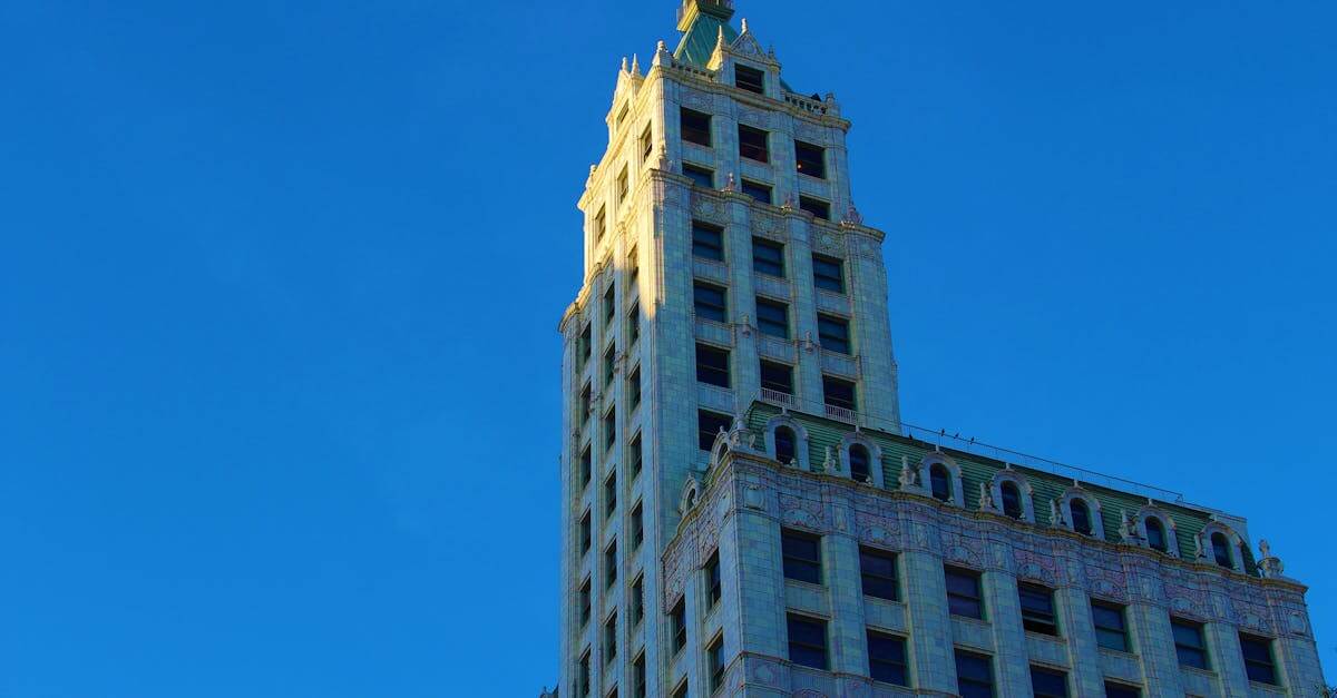 Stunning view of the Lincoln American Tower in Memphis, showcasing Gothic Revival architecture against a clear blue sky.