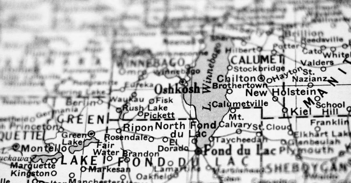 Close-up of Oshkosh, Wisconsin on a detailed black and white map.